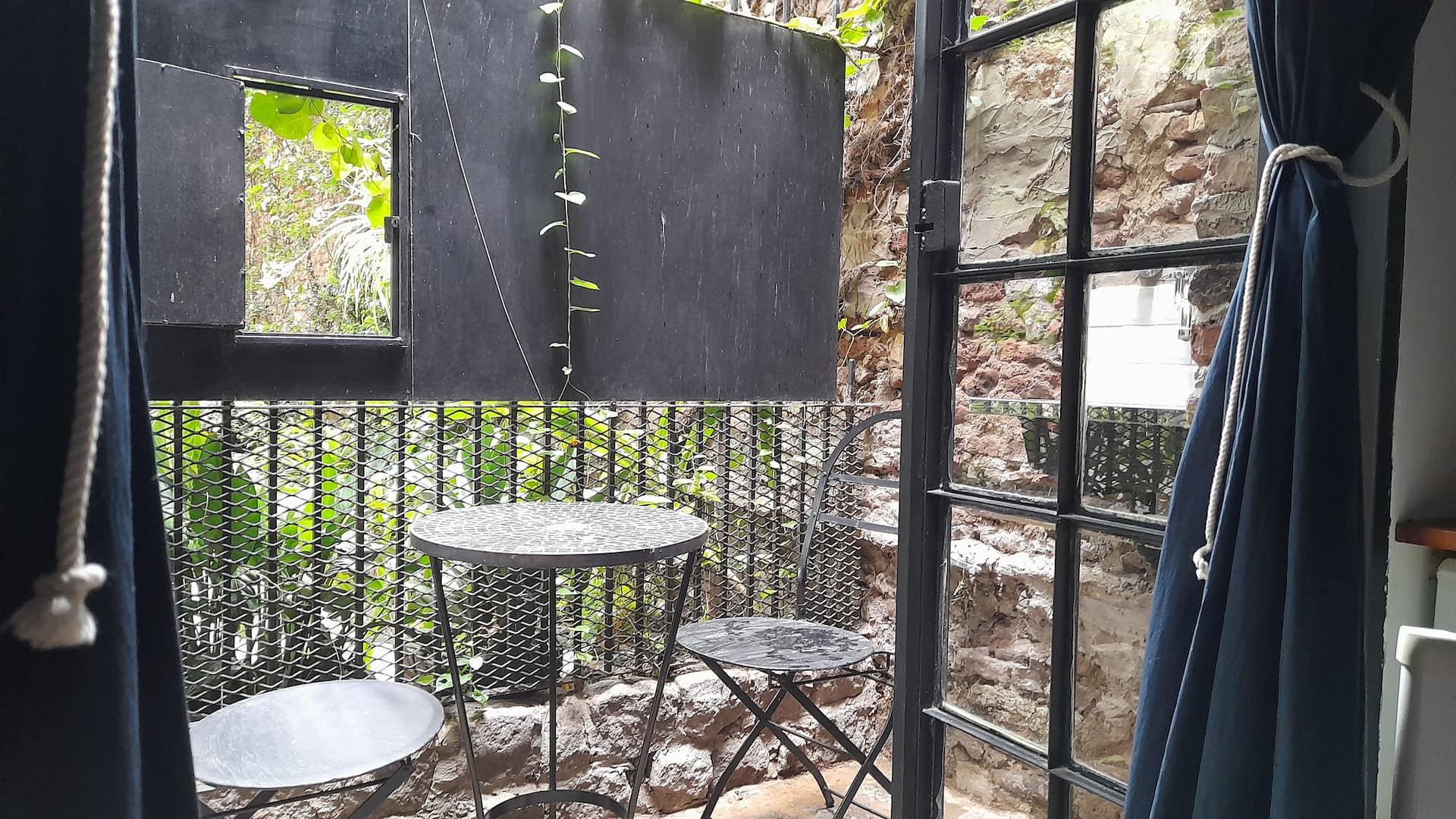 divine French atmosphere, TV, private bathroom, air