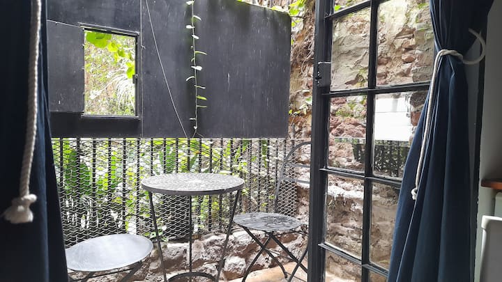 Квартира с 1 спальней в Coghlan