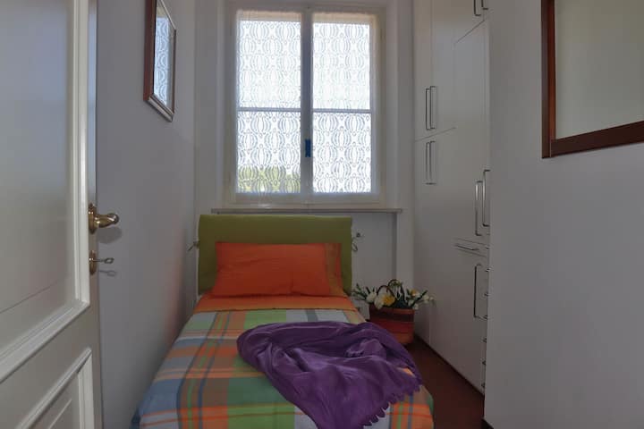 Villa Luisa : chambre avec lit simple au rez-de-chaussée