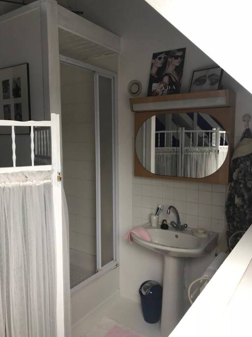 Lavabo et douche