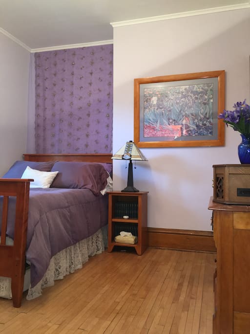 Middle bedroom
