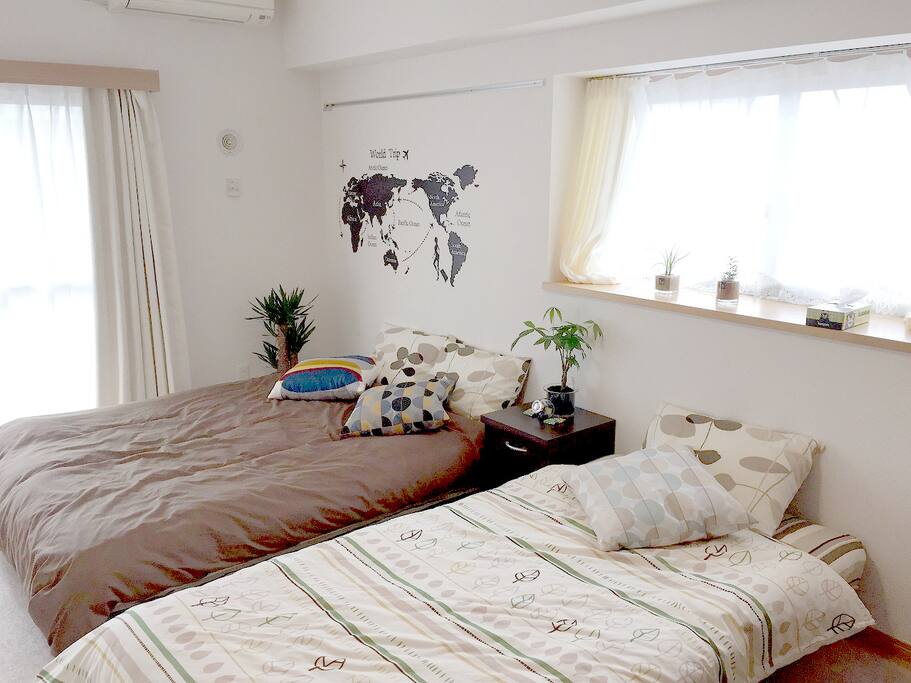 Clean and riverside view!
1 double bed and 1 single bed
