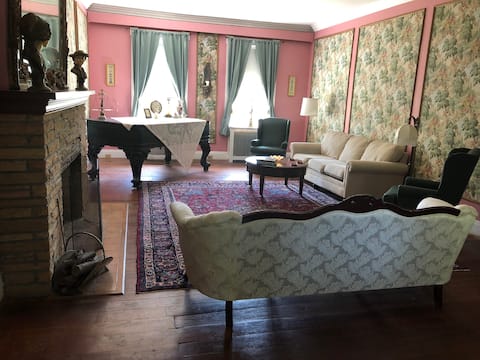 Historic Maryland Manor (Intimate Gatherings)