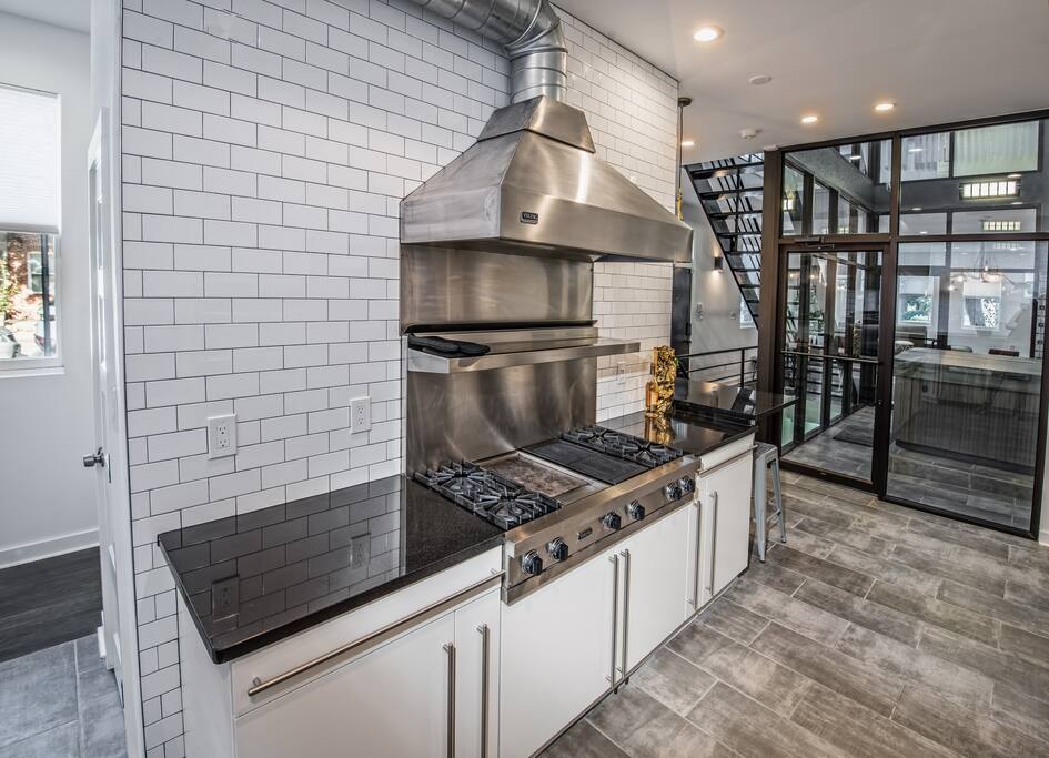 Indoor Hot Tub Massive Luxury Home Gated Parking March 2021 Baltimore Maryland Md Usa 4 Bedroom 2 Bathroom