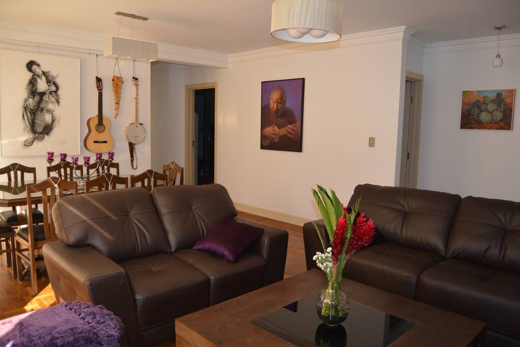 Overview of the main living area.