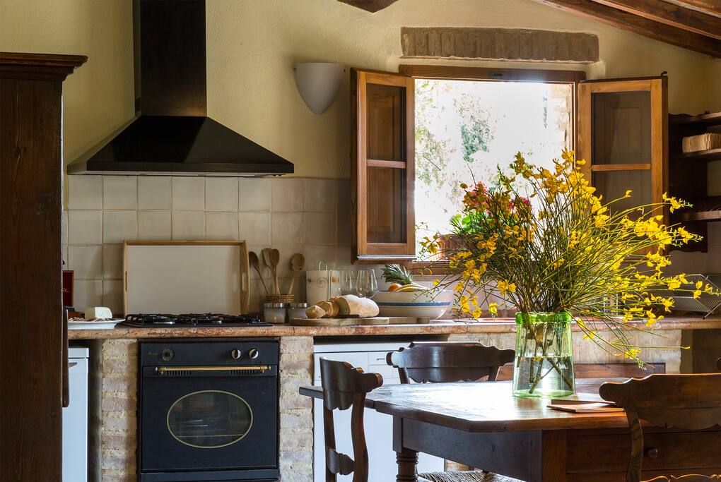 La cucina e il tavolo