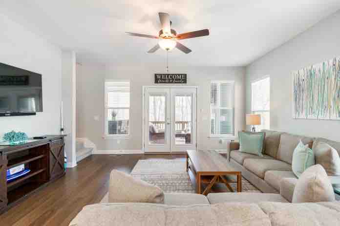 Successful Airbnb property: “Family Traditions” Cottage - 4-bed lake retreat in South Middle Tennessee Rural