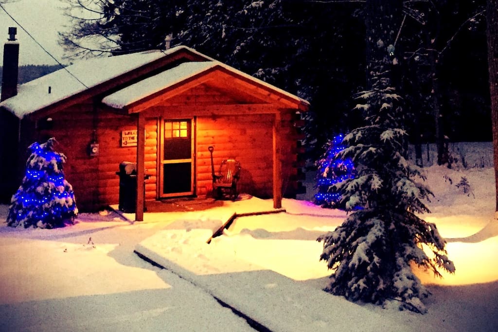 Lakefront Loon's Echo Lodge JACUZZI Cabins for Rent in Caroga Lake