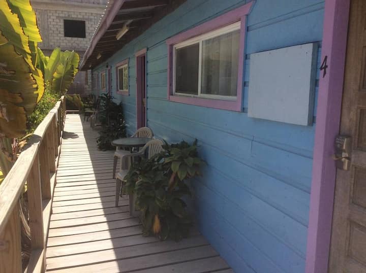 Axios Cute Condo with AC in Center Caye Caulker