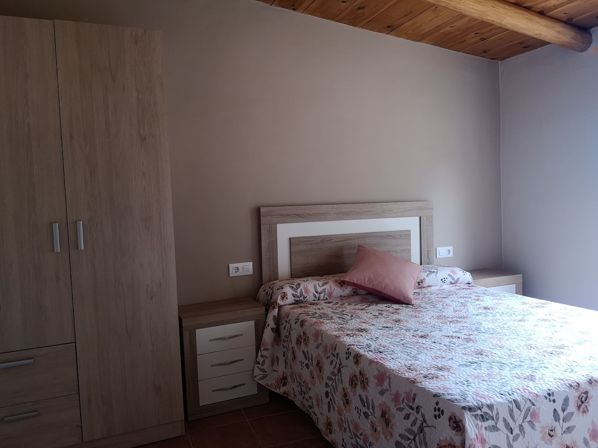 غرفة مزدوجة بسرير مزدوج