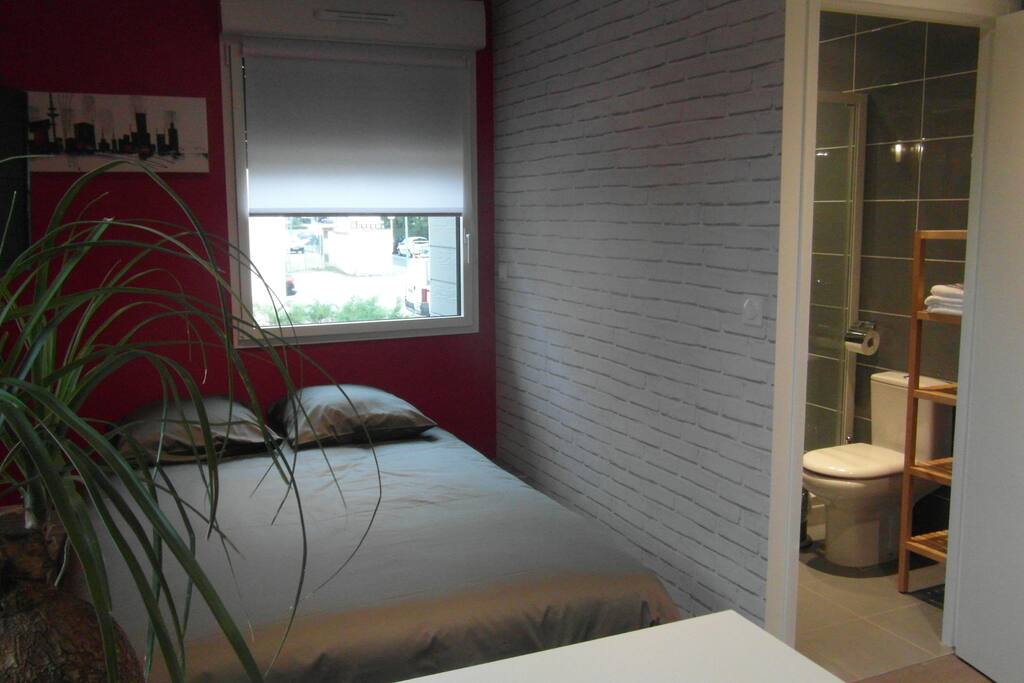 Couchage 140 x 200. Literie neuve avec couette