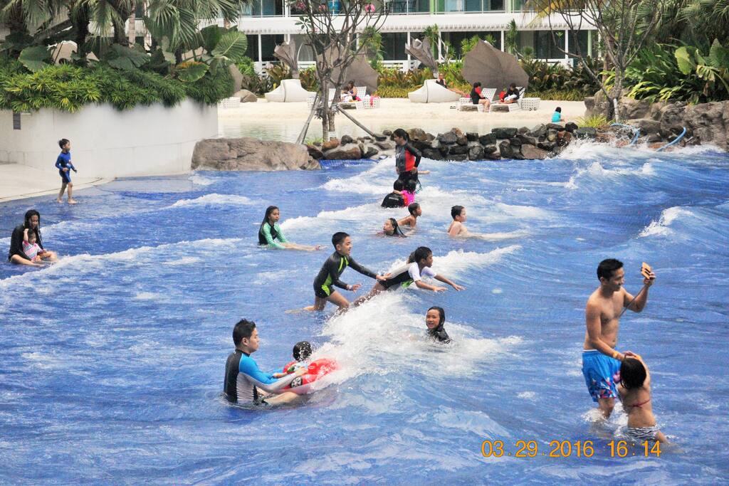 Wave Pool in action.