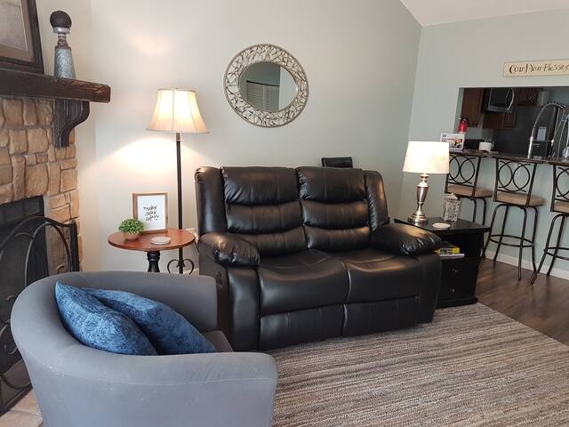 Cozy Northland Townhouse With Garage Parking