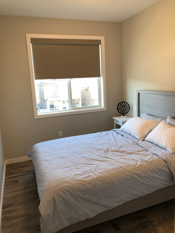 Posteľ veľkosti Queen - spálňa 1