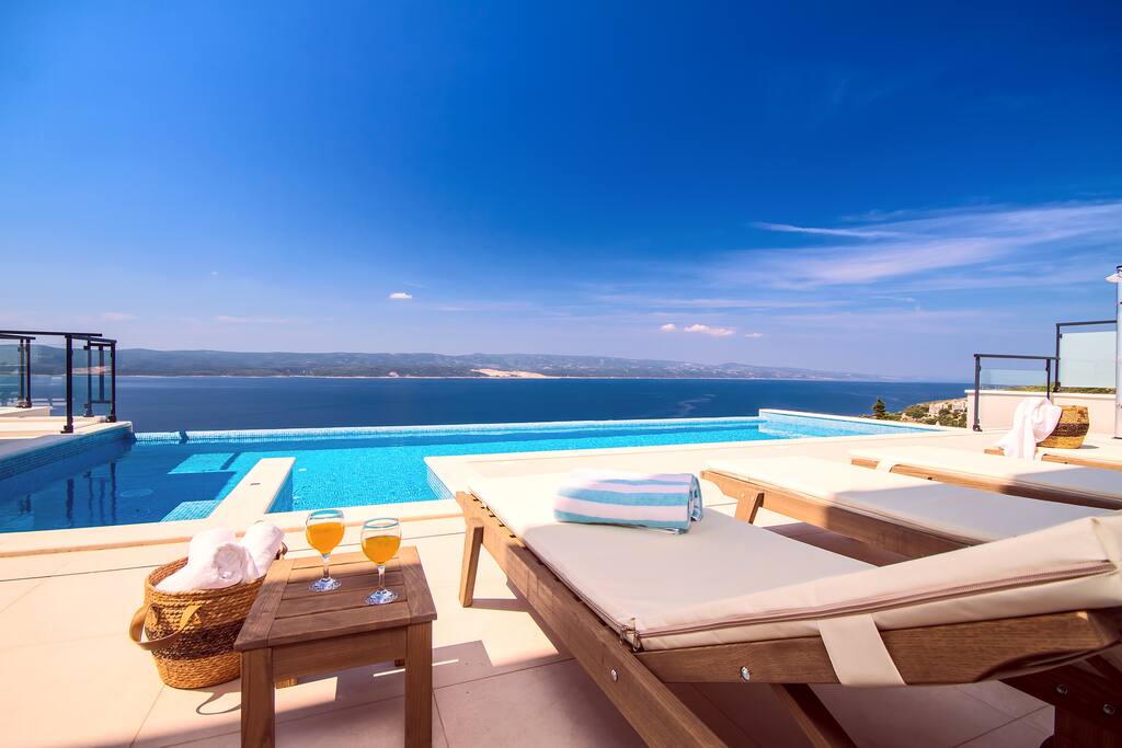 BRAND NEW!! Luxury VILLA AVIOR - private infinity pool, sauna & gym