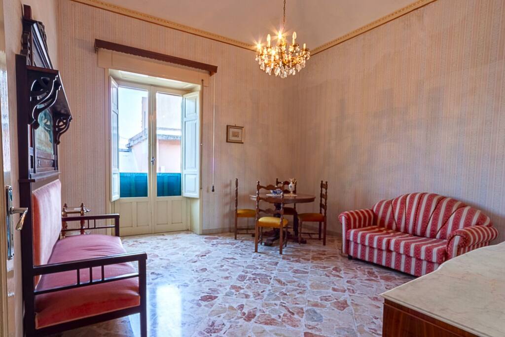stanza da letto II (2 letti singoli + divano letto 1 piazza e 1/2 // bedroom II (2 singles beds + sofa-queen size bed)