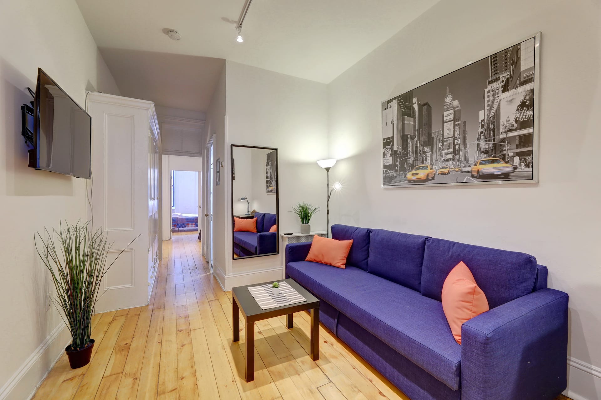 New Brownstone Apt work from Home min NYc WIFI TV
