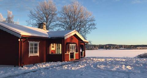 Vintersemester i Värmland, skidåkning och stugmys