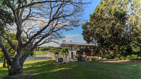 The Red Shed - Relaxed Farm Stay