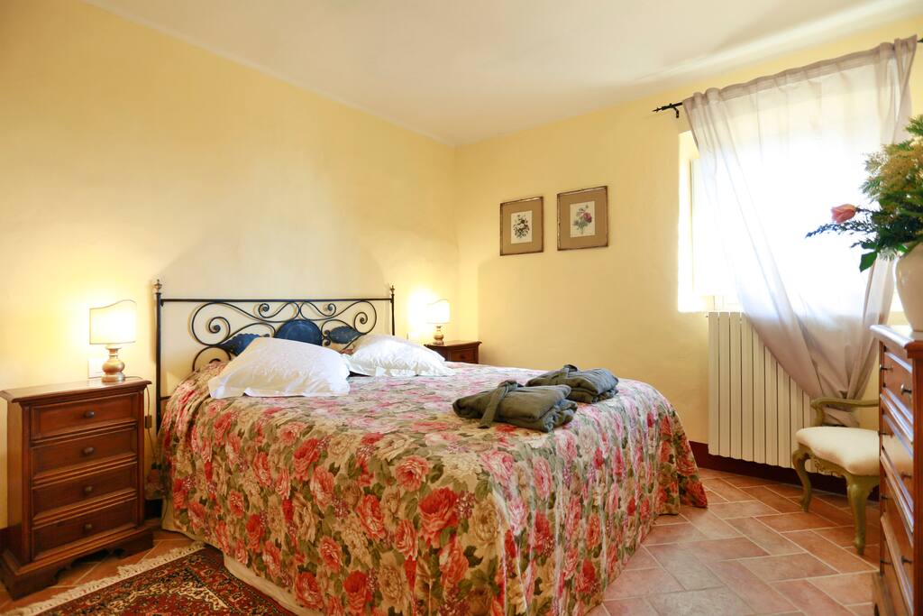 The yellow room