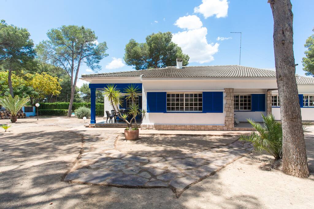 Side of the house, plenty of space to relax and unwind