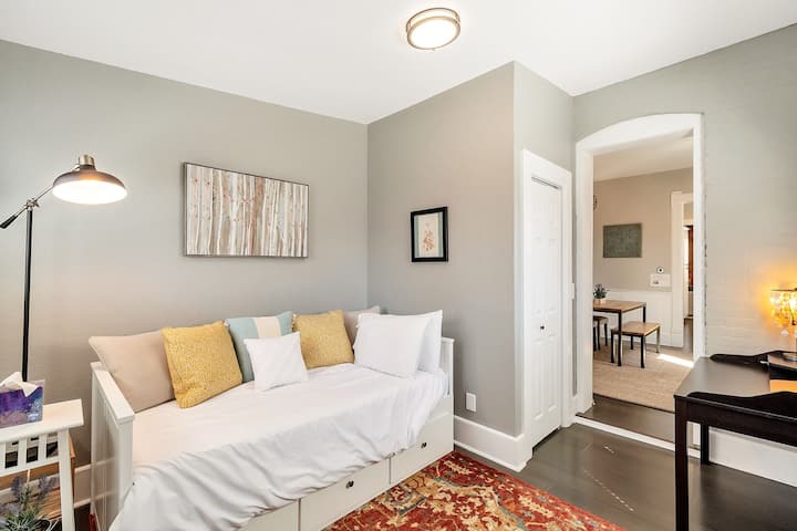 Спалня за гости 2 и офис - Легло тип сандвич се превръща в любезно легло