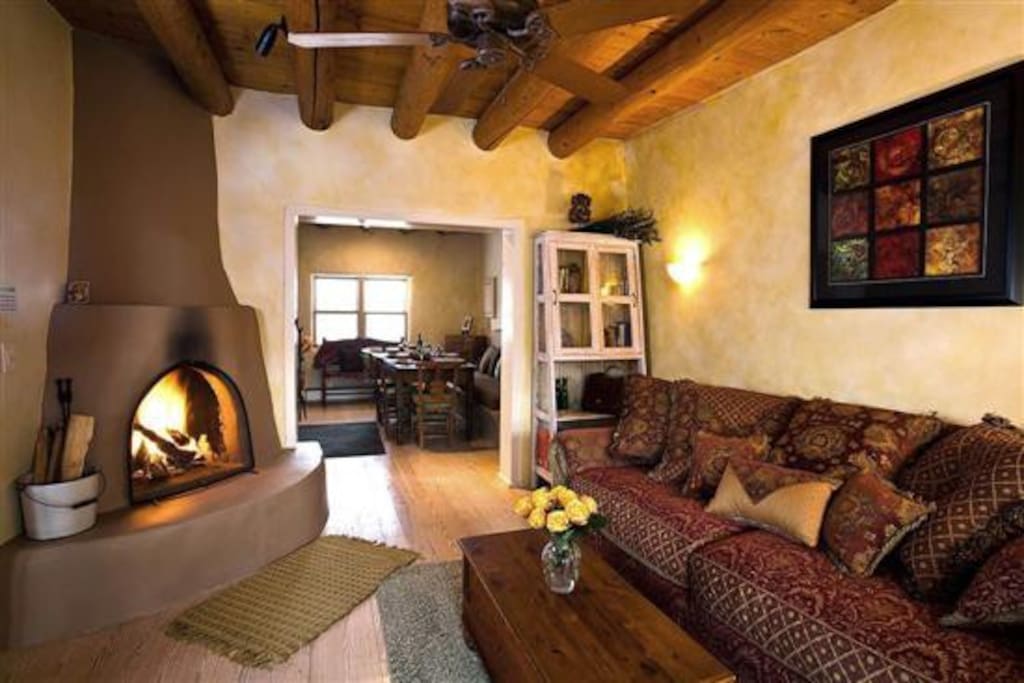 Casita Bellissima - Historic adobe / walk to plaza - Bungalows for Rent ...