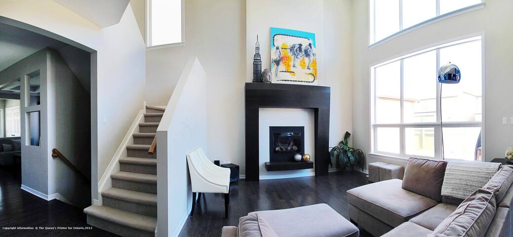 Luxe Home, Backyard Oasis, Pool & Hot Tub! gallery image 2