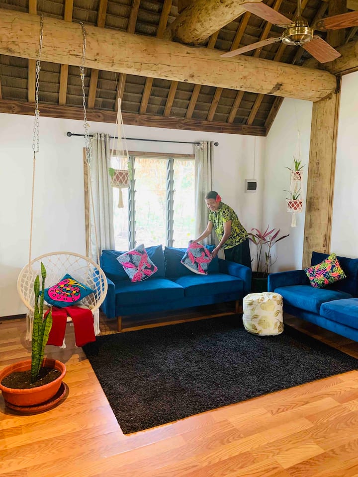 Fale Tonga Guesthouse - A True Tongan  Experience - 東加