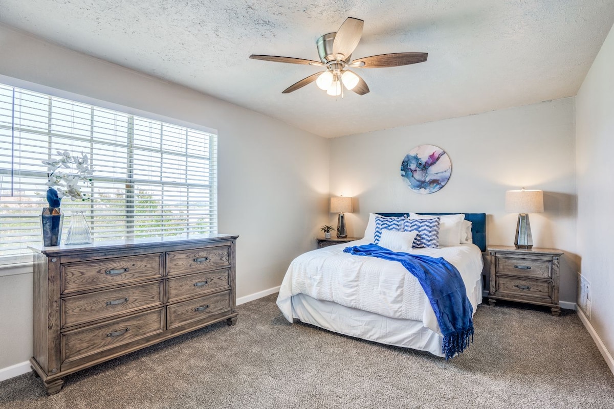 Dhoma kryesore e gjumit (Kati i 2-të) Krevat Queen Size