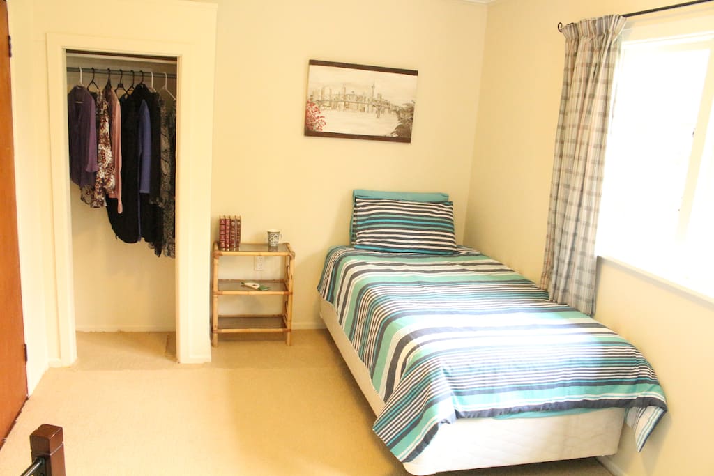 Twin share room with Garden View.