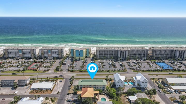 2 Bedroom Across The Street From The Gulf Sleeps 6 - Fort Walton Beach, FL