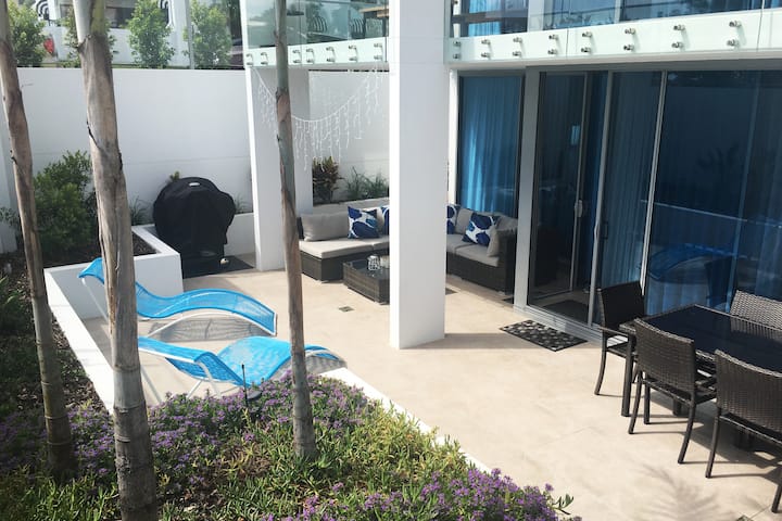 Beachfront Apt Alexander Headlands/mooloolaba - Alexandra Headland