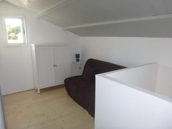 นอนบนชั้นลอย