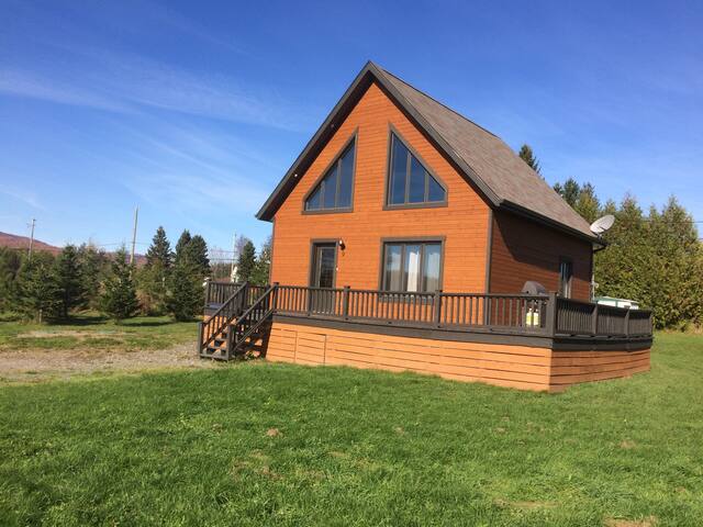 Rustic cottage between sea and mountains (9a)