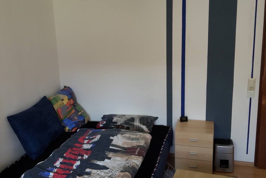 Schlafcouch, Nachttisch