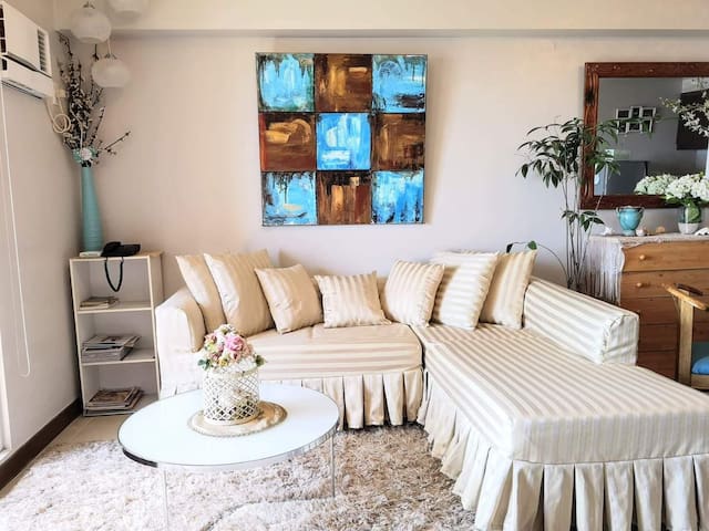 La Verti Charming 2BR unit w/Manila Bay view