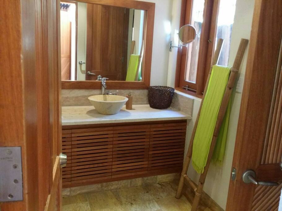 Bathroom/ baño