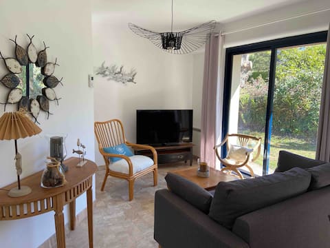Successful Airbnb property: Vacation home, beaches and shops within walking distance in Fouesnant