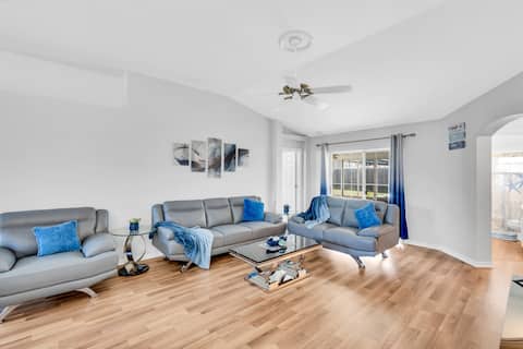 Family friendly home, 2 king beds, free parking.