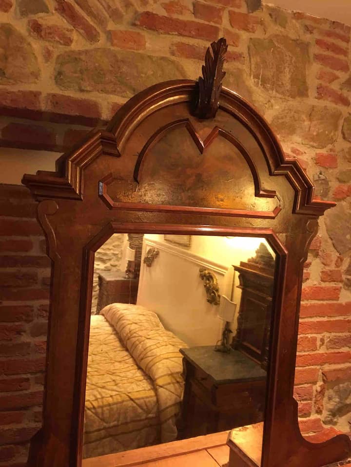 Habitación detallada 4 "Il Gelso", a finales de las 800:00 p. m. como las mesitas de noche sicilianas.