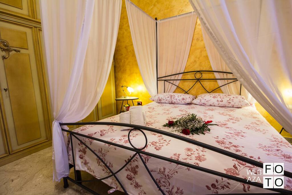 letto a baldacchino