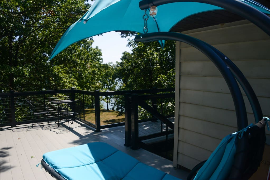 2nd floor deck, umbrella swing