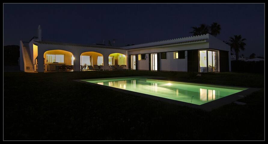 VILLA – FRENTE PLAYA 4 SUITES EXCEL.UBICACION gallery image 3