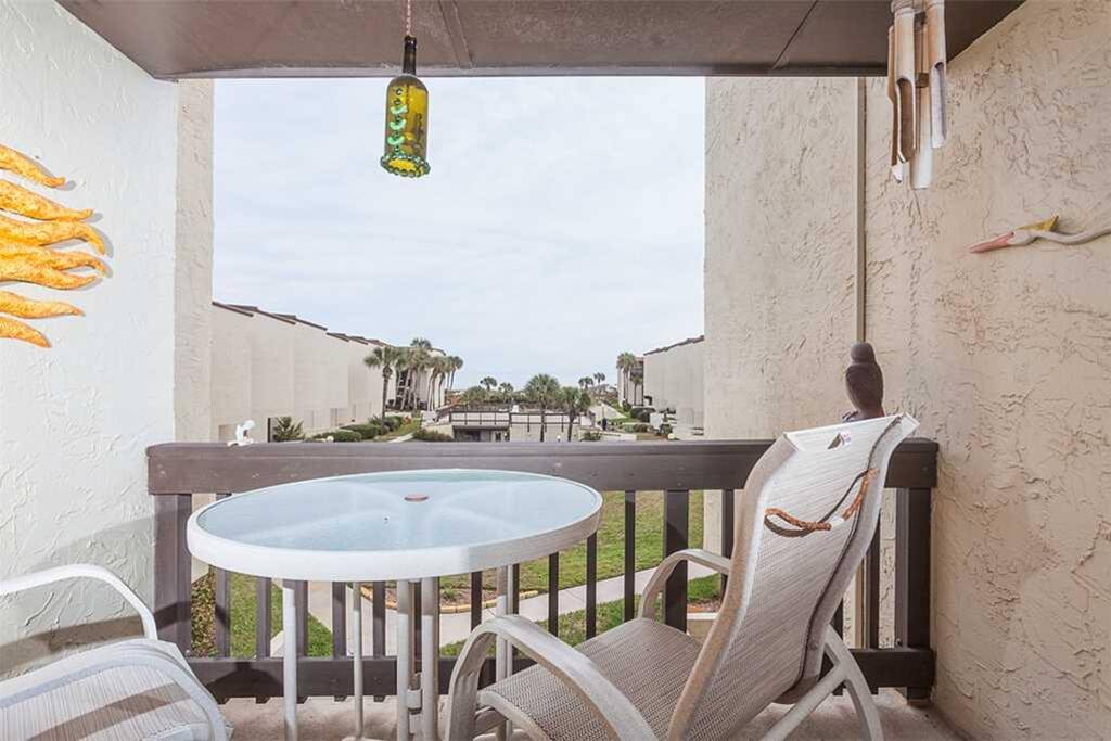 2nd floor living room patio with ocean views - Sitting pretty on the second and third floors. Your ocean views are great!