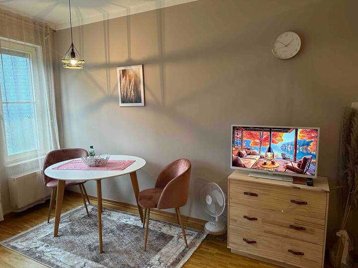 Cozy studio Chris