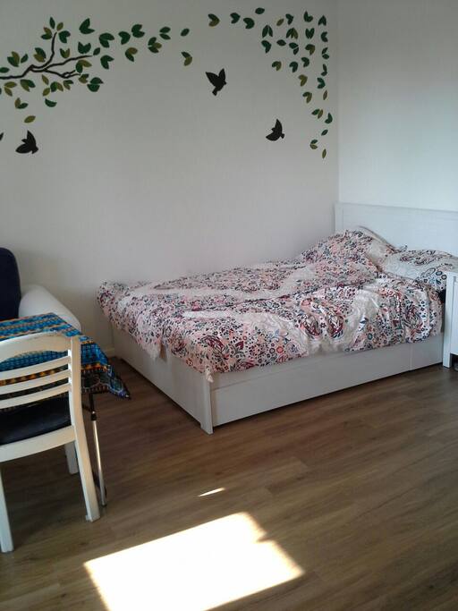 Wohn- und Schlafzimmer- living and bedroom