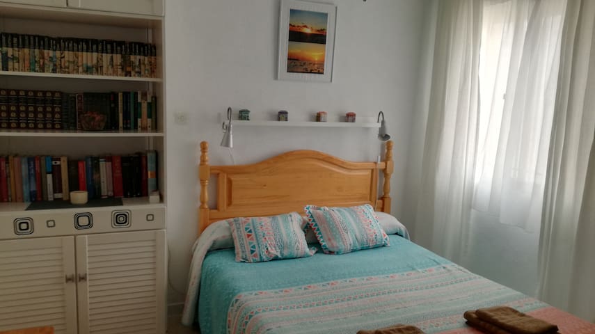 Habitación doble cerca de la playa.