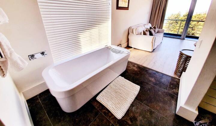 Splash Rock Beachfront Villa