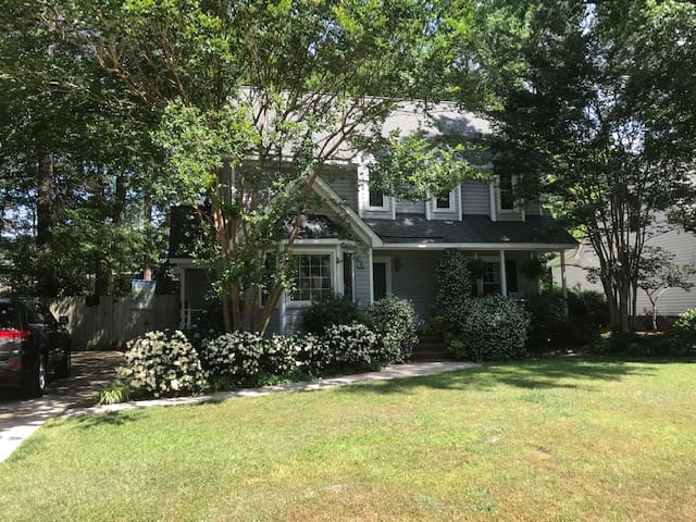 Cozy Private  bedroom near ECU & the hospital